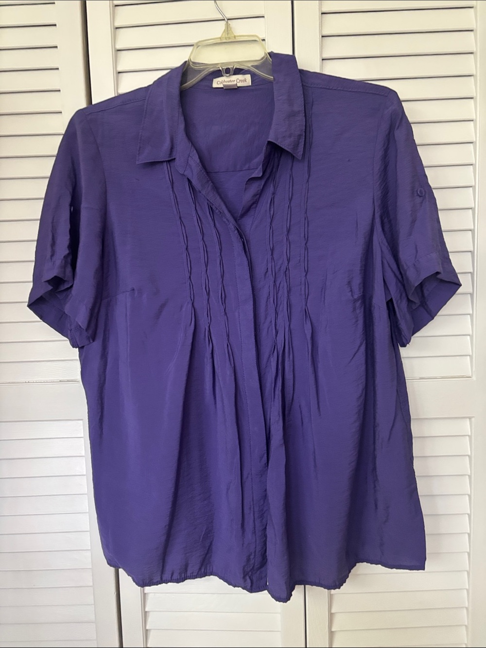 A pretty and light dress shirt